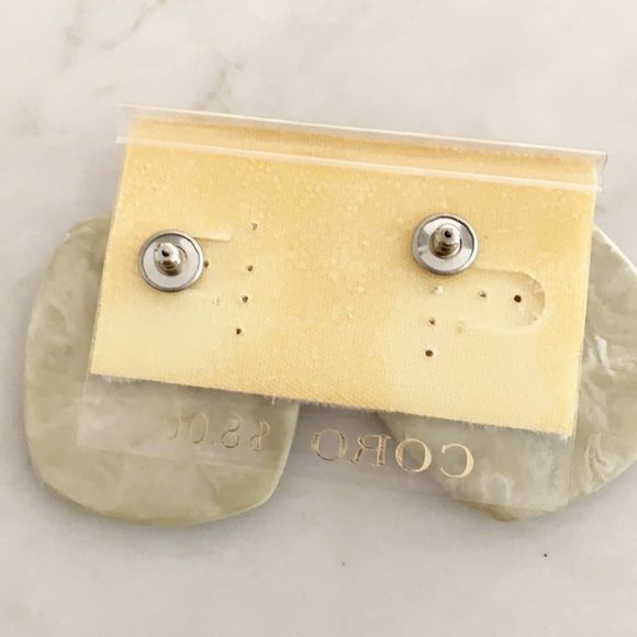 🌈 5/$25 Vintage Coro 1980s large statement earrings - Picture 2 of 2